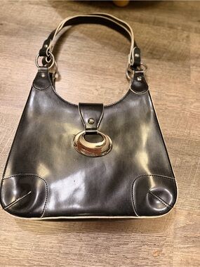 Vintage Y2K GUESS Black Shoulder Bag with Oval Metallic Logo Clasp